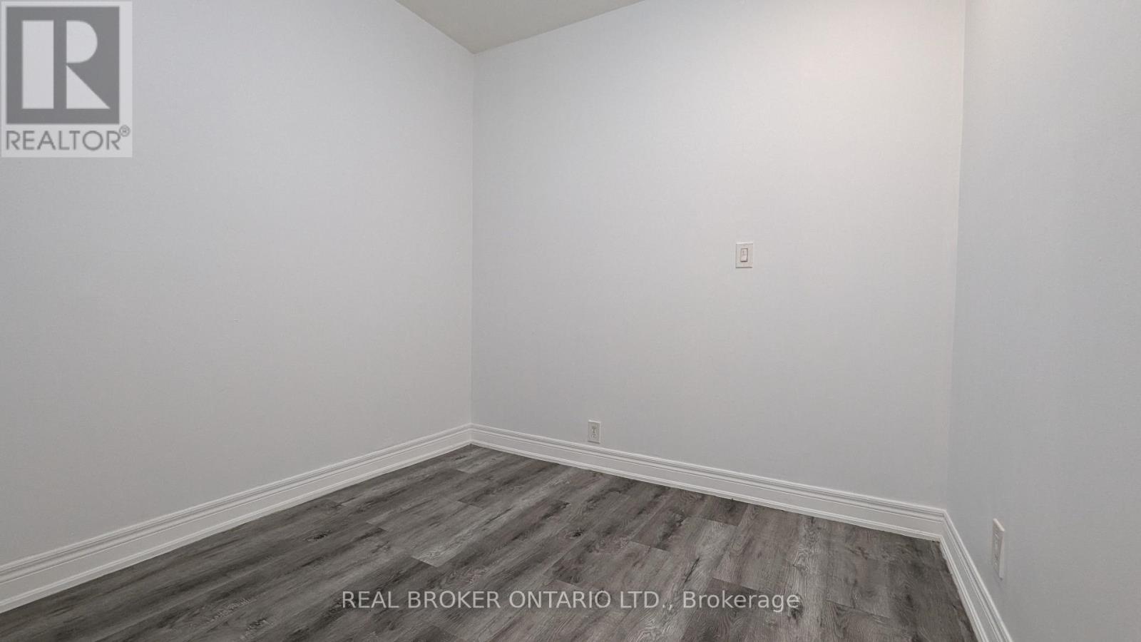 4 - 2199 Gerrard Street E, Toronto, Ontario  M4E 2C6 - Photo 10 - E13504220