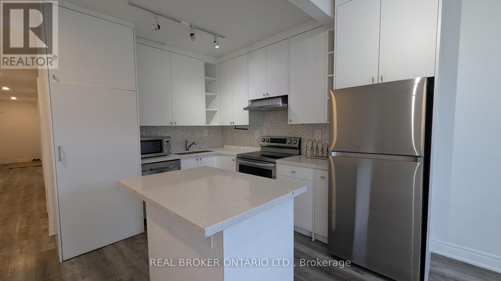 4 - 2199 Gerrard Street E, Toronto, Ontario  M4E 2C6 - Photo 3 - E13504220