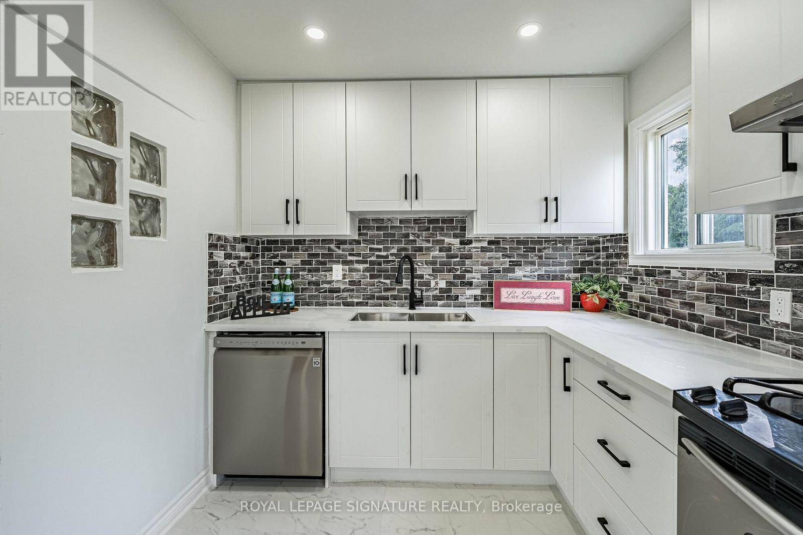 7 Putney Road, Toronto, Ontario  M8W 2K6 - Photo 10 - W13721930
