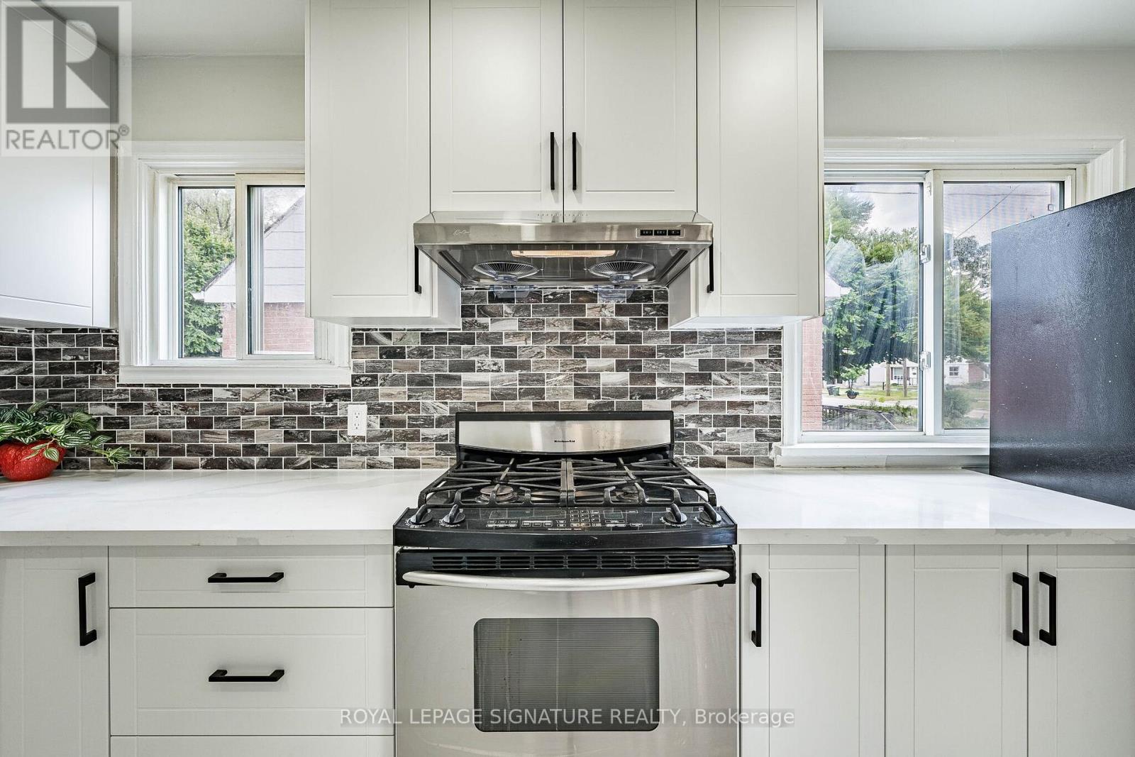7 Putney Road, Toronto, Ontario  M8W 2K6 - Photo 11 - W13721930