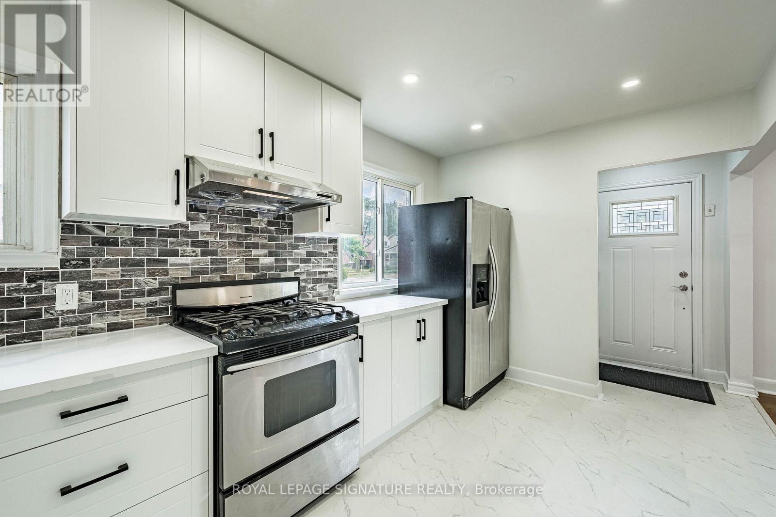 7 Putney Road, Toronto, Ontario  M8W 2K6 - Photo 12 - W13721930
