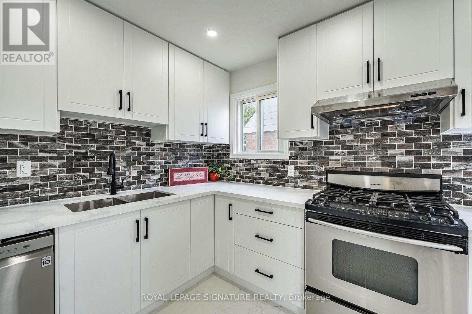 7 Putney Road, Toronto, Ontario  M8W 2K6 - Photo 13 - W13721930