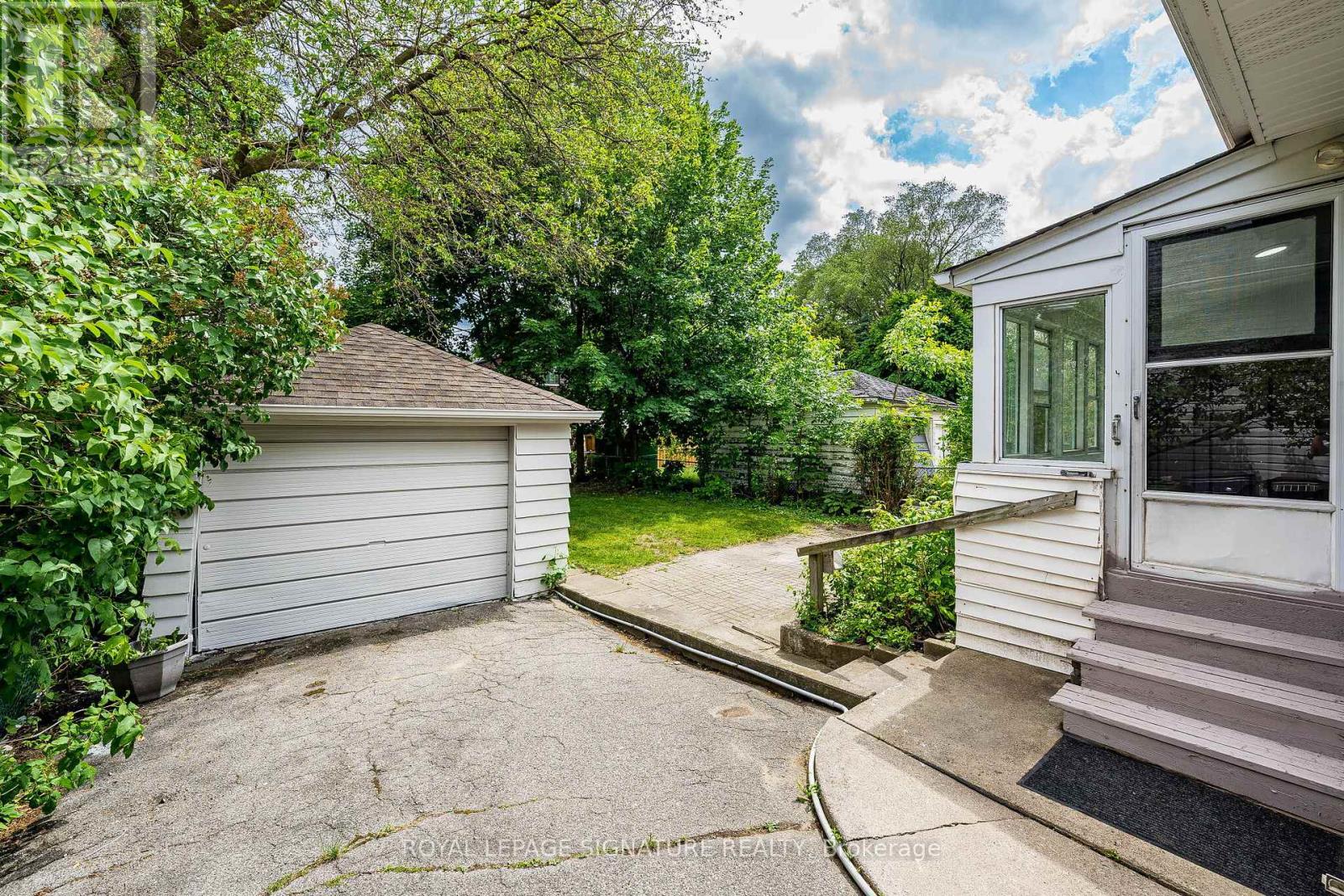 7 Putney Road, Toronto, Ontario  M8W 2K6 - Photo 32 - W13721930
