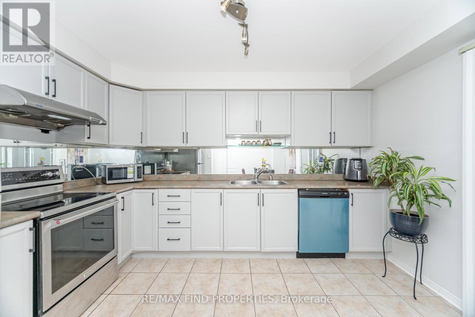5903 Shelford Terrace, Mississauga, Ontario  L5M 6K2 - Photo 18 - W13721946