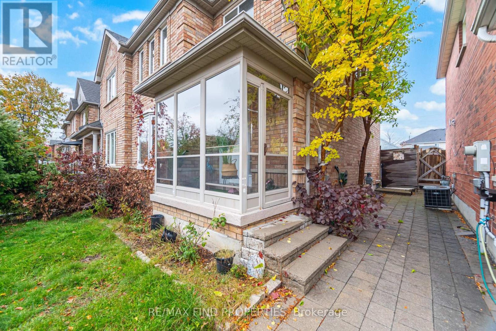 5903 Shelford Terrace, Mississauga, Ontario  L5M 6K2 - Photo 6 - W13721946