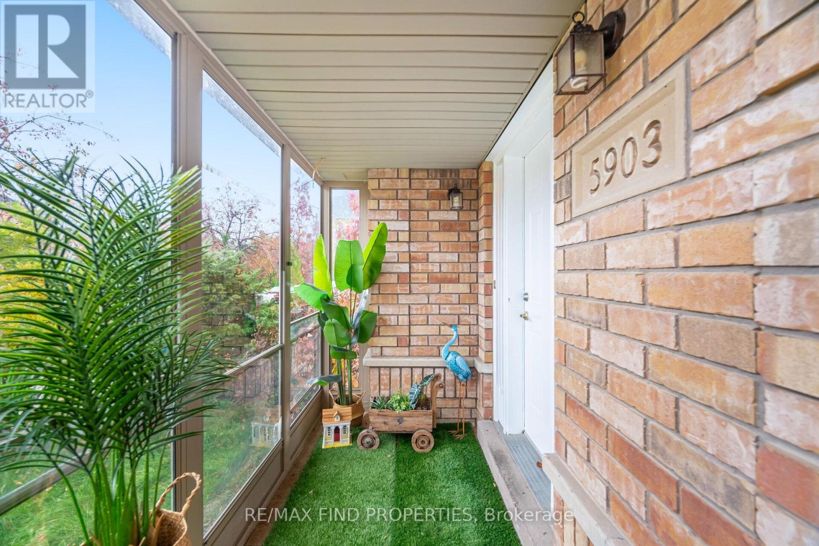 5903 Shelford Terrace, Mississauga, Ontario  L5M 6K2 - Photo 7 - W13721946