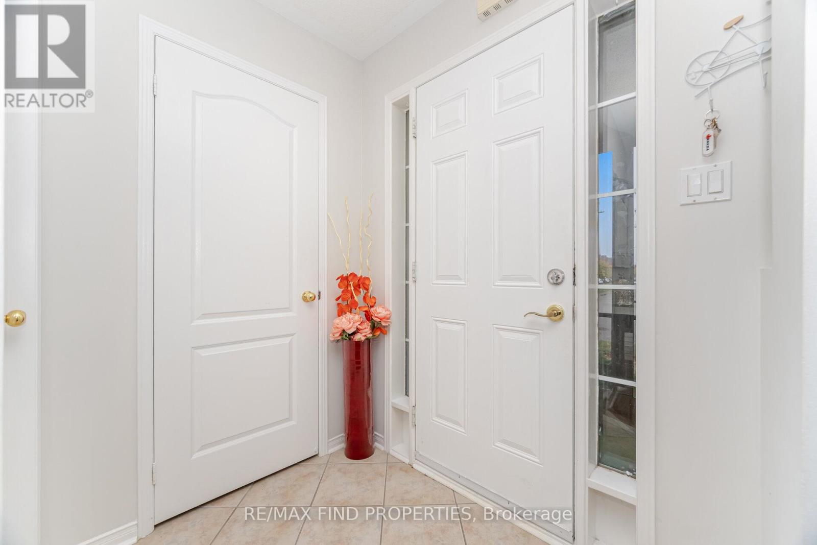 5903 Shelford Terrace, Mississauga, Ontario  L5M 6K2 - Photo 8 - W13721946