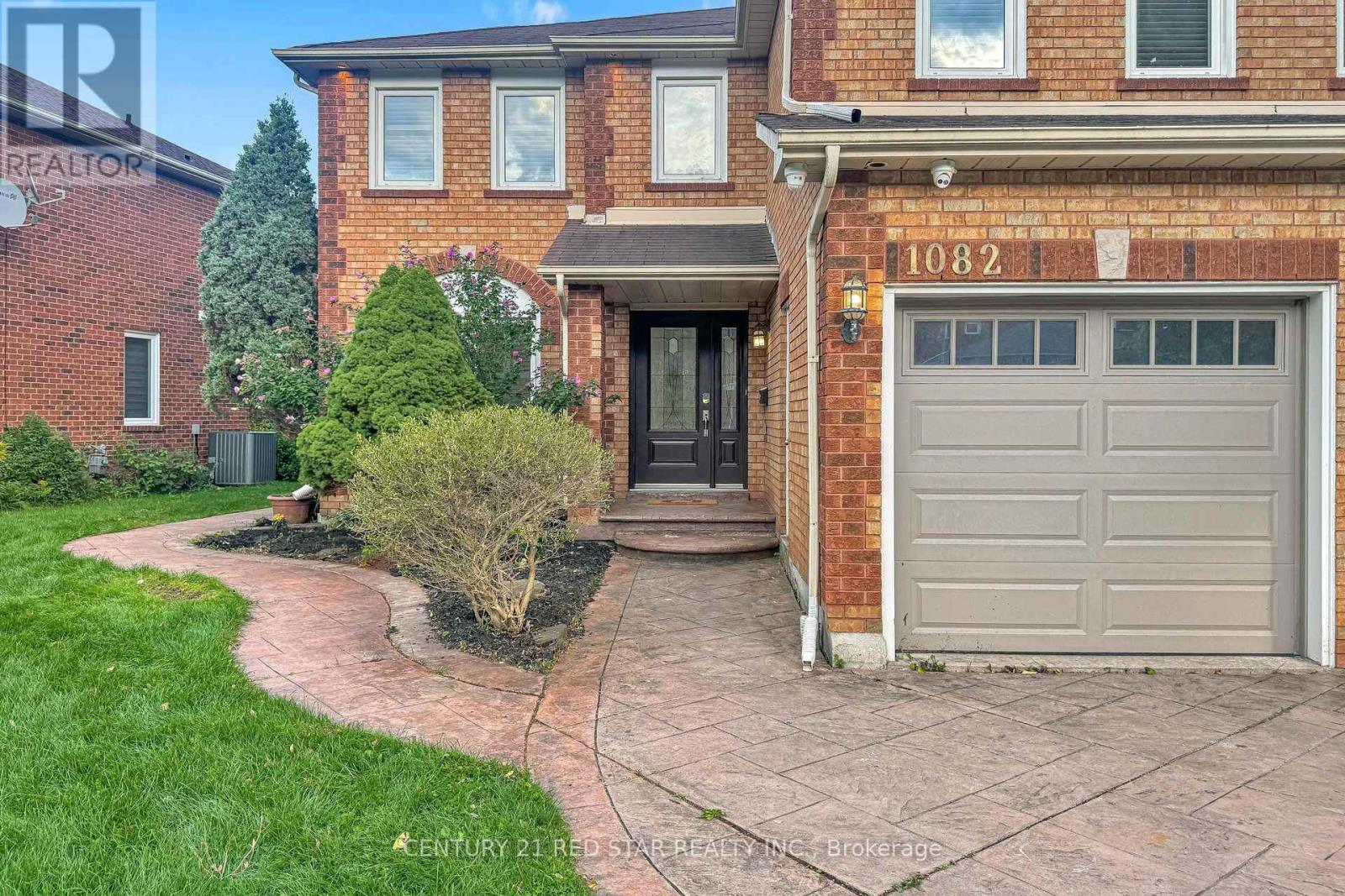 1082 Haydonbridge Court, Mississauga, Ontario  L5V 1J4 - Photo 9 - W13721948