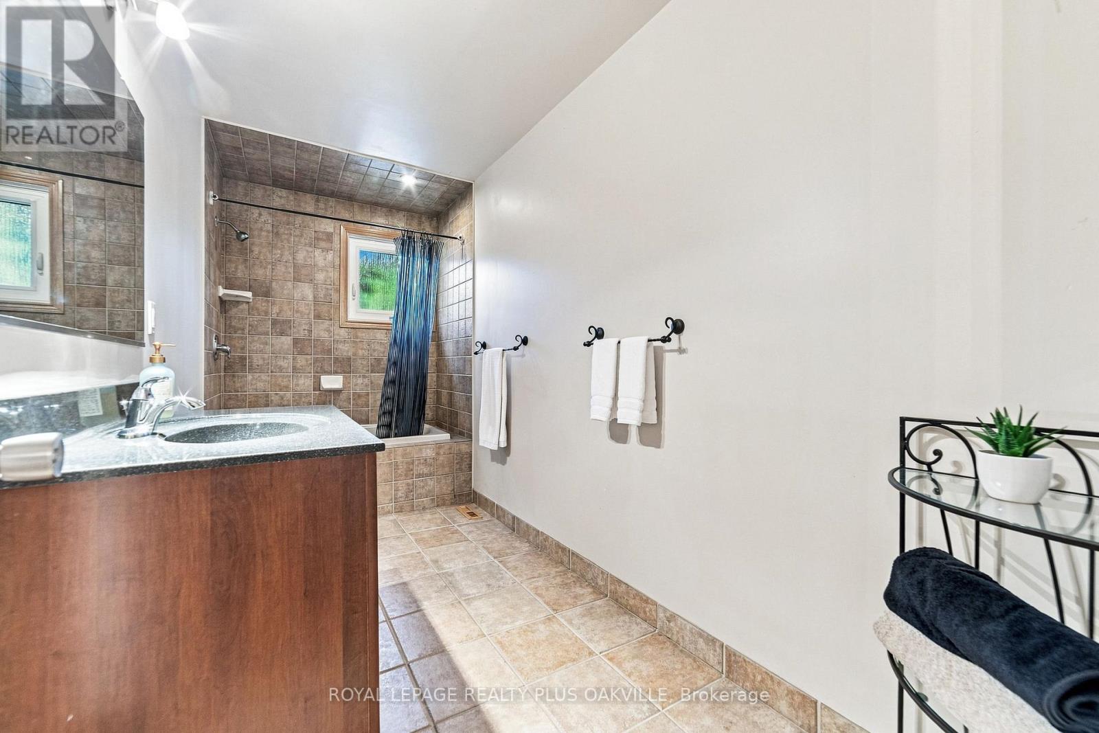 244 Willowridge Court, Oakville, Ontario  L6L 5J2 - Photo 17 - W13721950