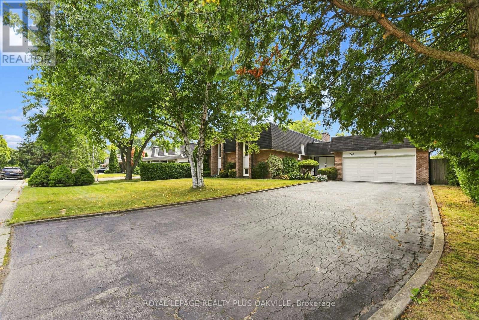 244 Willowridge Court, Oakville, Ontario  L6L 5J2 - Photo 2 - W13721950