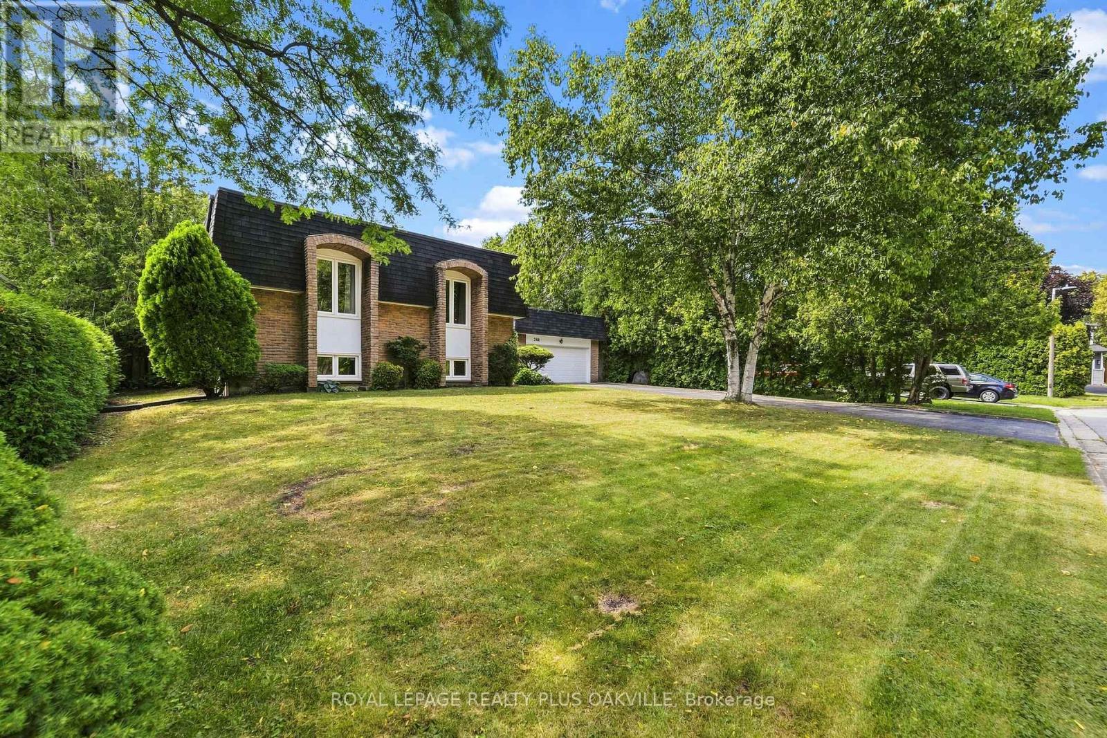 244 Willowridge Court, Oakville, Ontario  L6L 5J2 - Photo 3 - W13721950