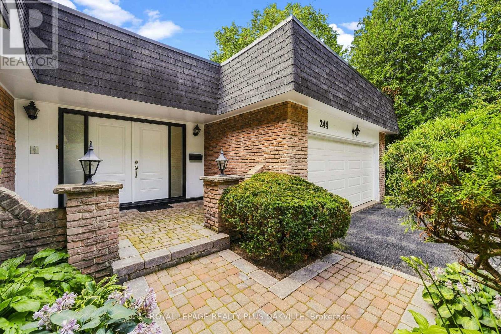 244 Willowridge Court, Oakville, Ontario  L6L 5J2 - Photo 4 - W13721950
