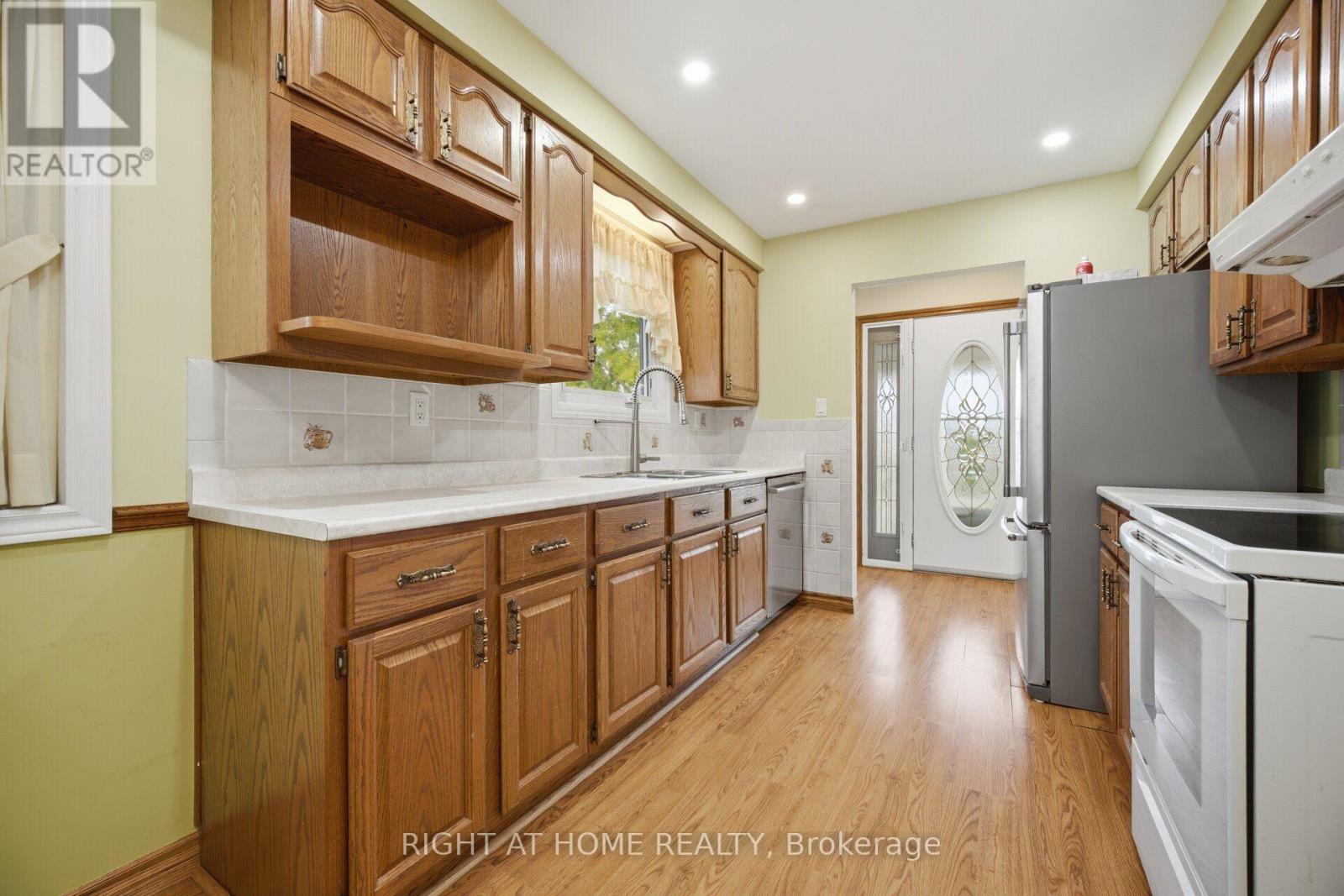 2035 Carleton Court, Burlington, Ontario  L7P 3S6 - Photo 10 - W13721966