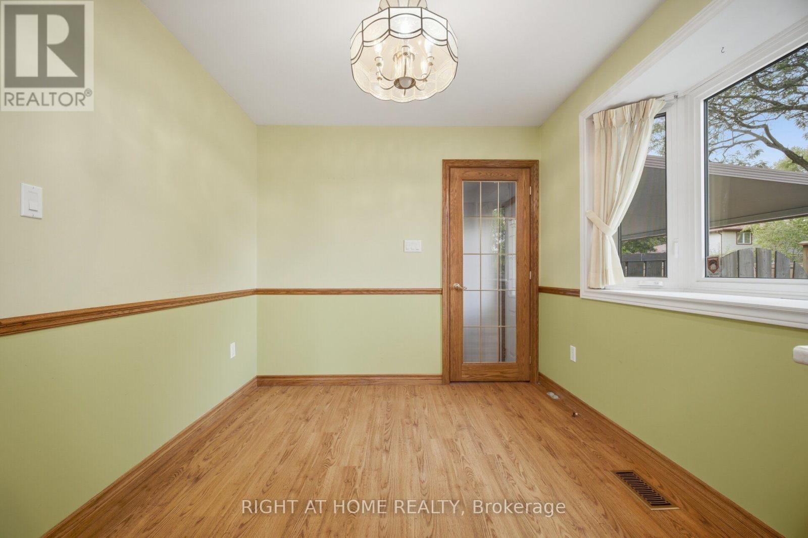 2035 Carleton Court, Burlington, Ontario  L7P 3S6 - Photo 14 - W13721966