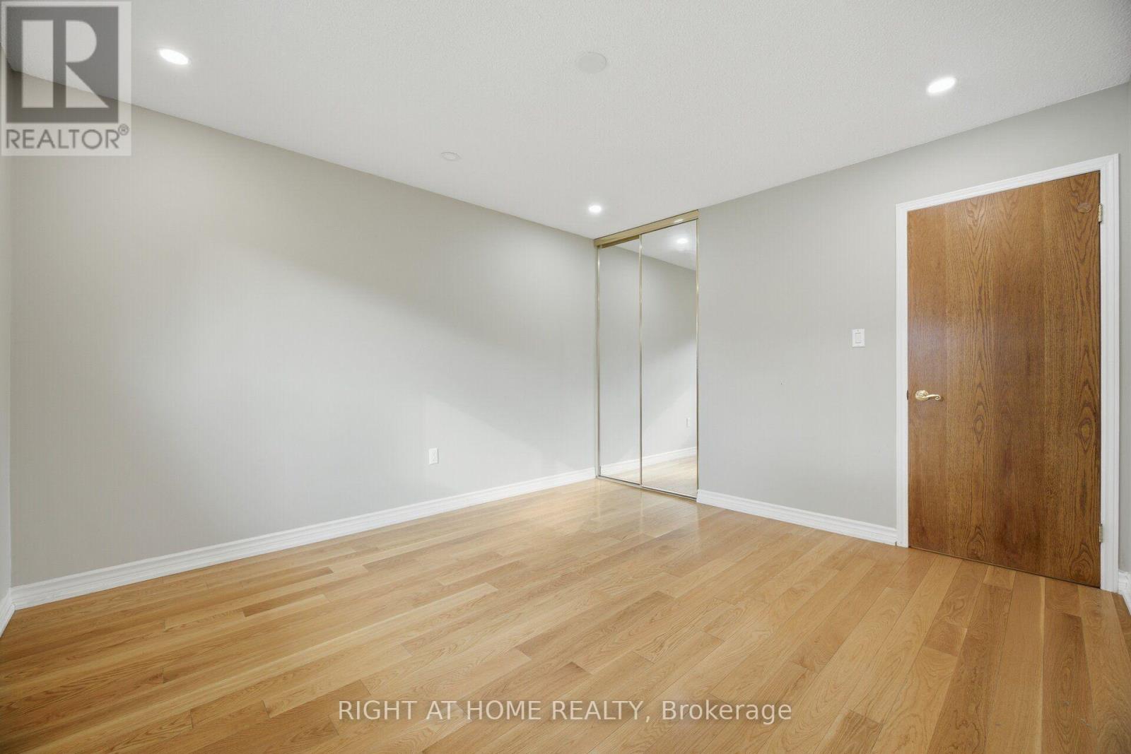 2035 Carleton Court, Burlington, Ontario  L7P 3S6 - Photo 27 - W13721966