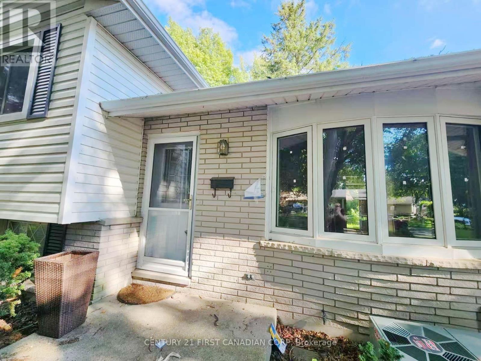 Upper Level - 711 Algoma Avenue, London North, Ontario  N5X 1W4 - Photo 3 - X13721866