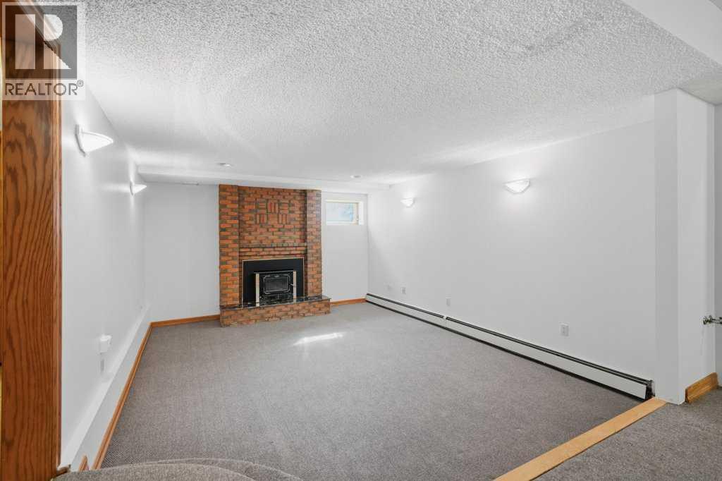 119 Strathbury Bay SW, Calgary, Alberta  T3H 1N3 - Photo 27 - A2336449