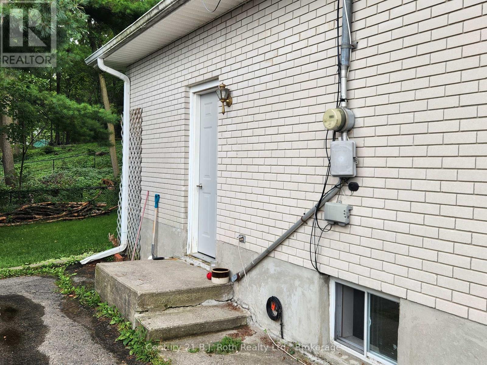 Lower - 687 Victoria Street, Midland, Ontario  L4R 1A9 - Photo 2 - S13719196