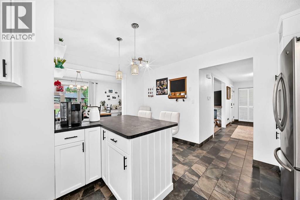 204 Midridge Crescent SE, Calgary, Alberta  T2X 1C6 - Photo 7 - A2340828