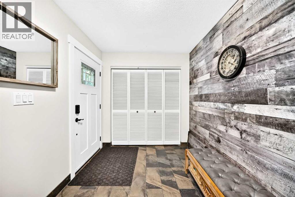 204 Midridge Crescent SE, Calgary, Alberta  T2X 1C6 - Photo 4 - A2340828