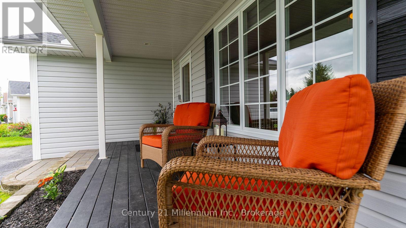 12 Illinois Crescent, Wasaga Beach, Ontario  L9Z 3A8 - Photo 4 - S13722168