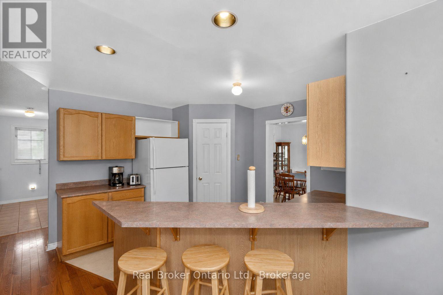 11 Campbell Court, Springwater, Ontario  L0L 1V0 - Photo 3 - S13722350