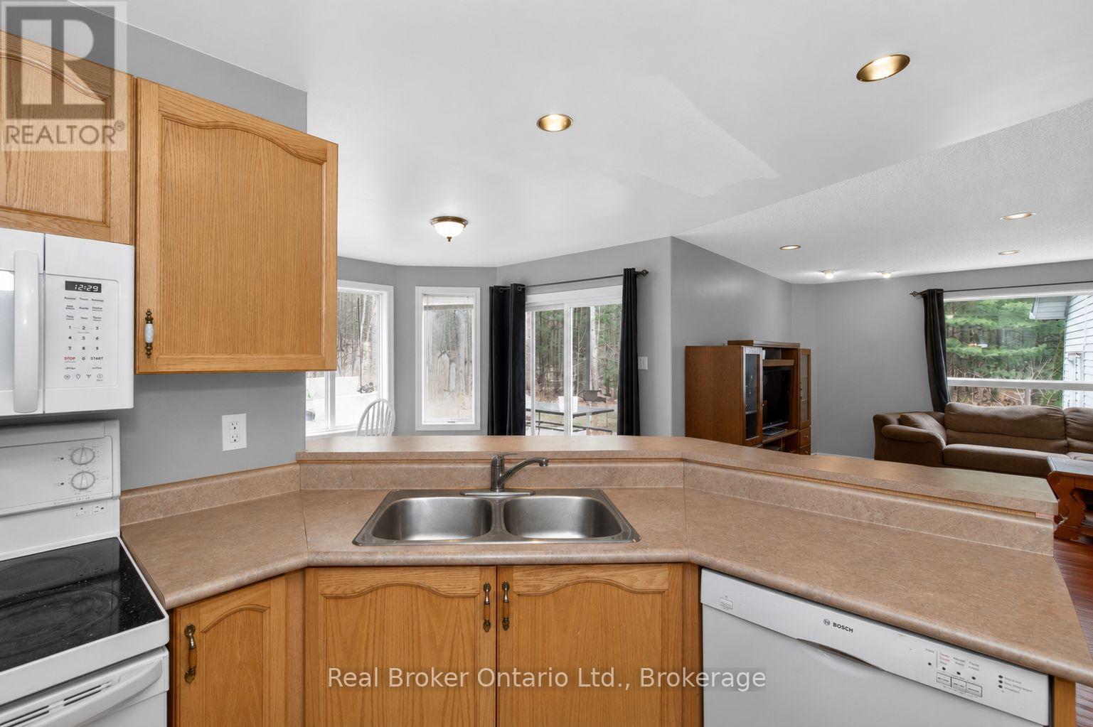 11 Campbell Court, Springwater, Ontario  L0L 1V0 - Photo 4 - S13722350