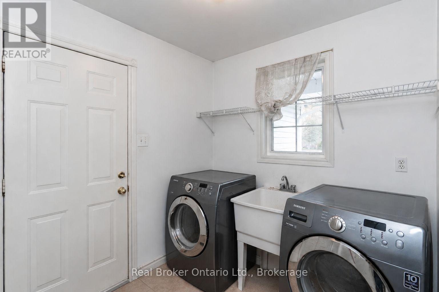 11 Campbell Court, Springwater, Ontario  L0L 1V0 - Photo 7 - S13722350