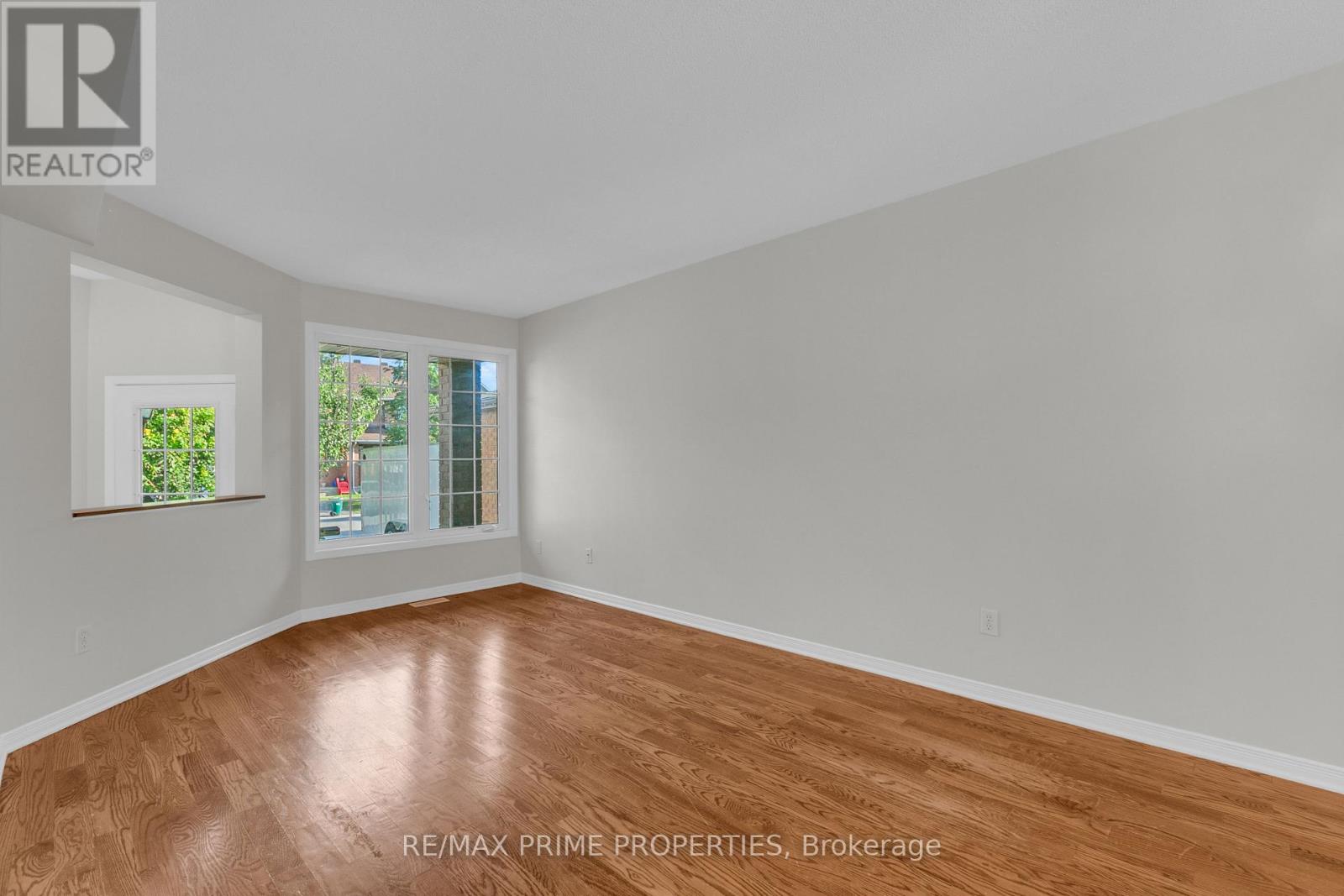 246 Duntroon Circle, Ottawa, Ontario  K1T 4C6 - Photo 8 - X13545608
