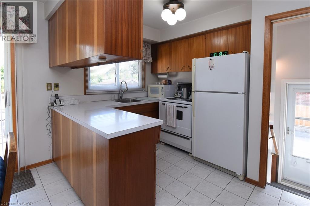 98 Kennedy Avenue, Hamilton, Ontario  L9B 1C7 - Photo 12 - 40858476