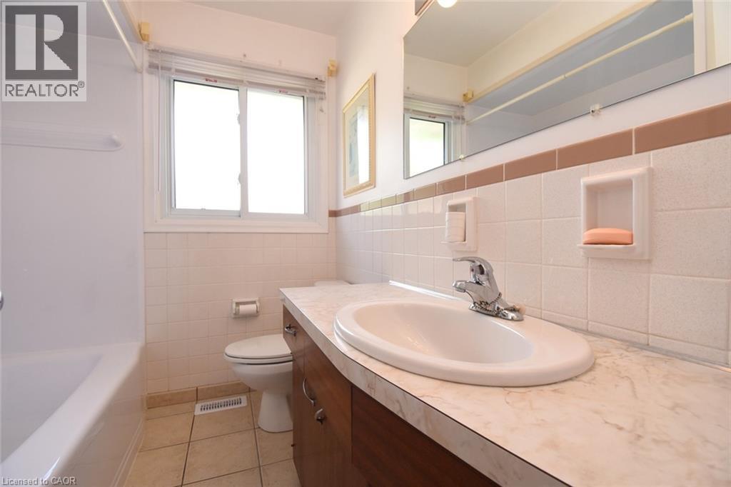 98 Kennedy Avenue, Hamilton, Ontario  L9B 1C7 - Photo 18 - 40858476