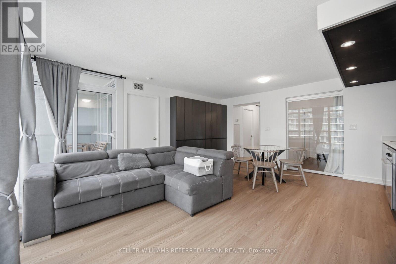 1707 - 10 Capreol Court, Toronto, Ontario  M5V 4B3 - Photo 10 - C13722130