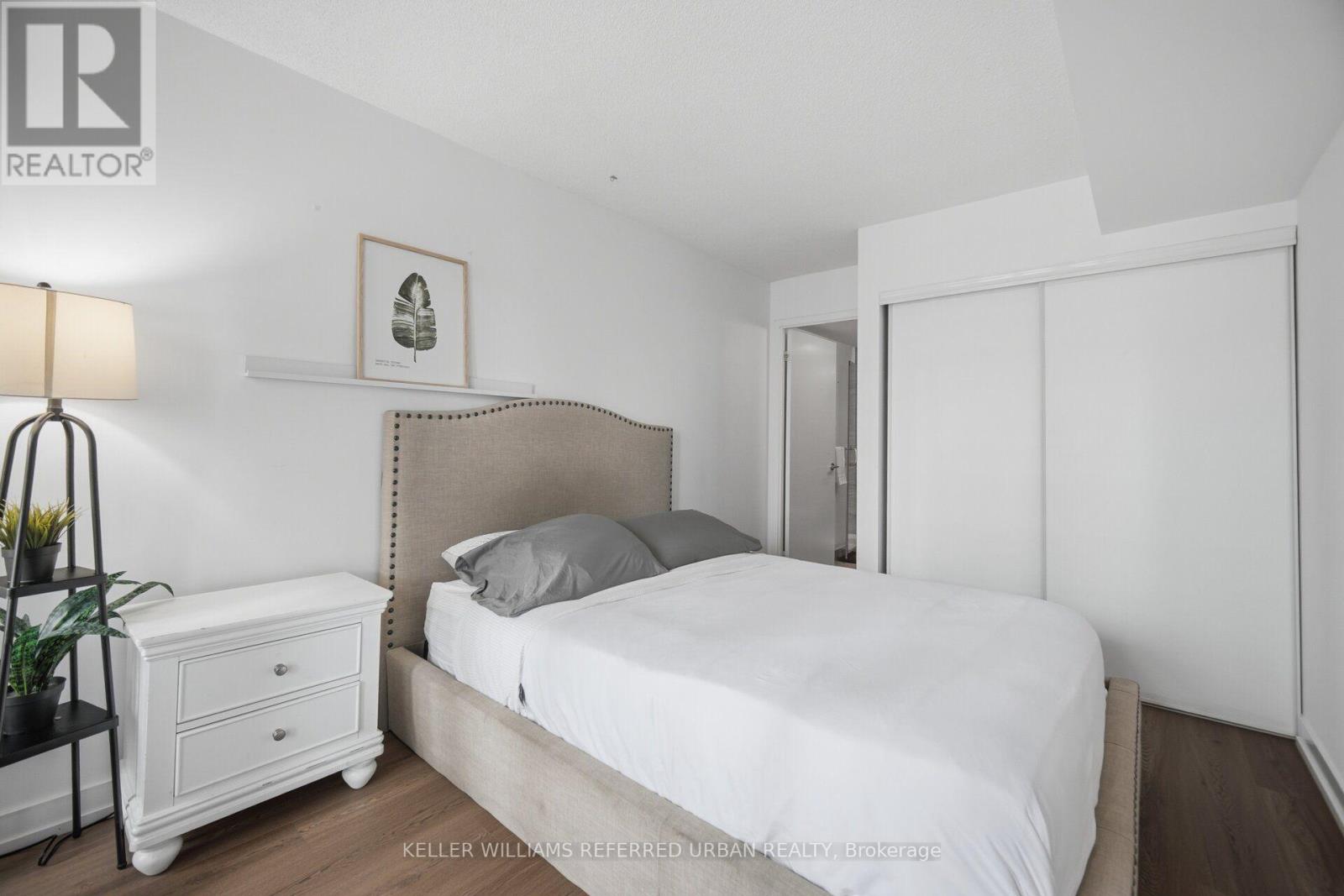 1707 - 10 Capreol Court, Toronto, Ontario  M5V 4B3 - Photo 11 - C13722130