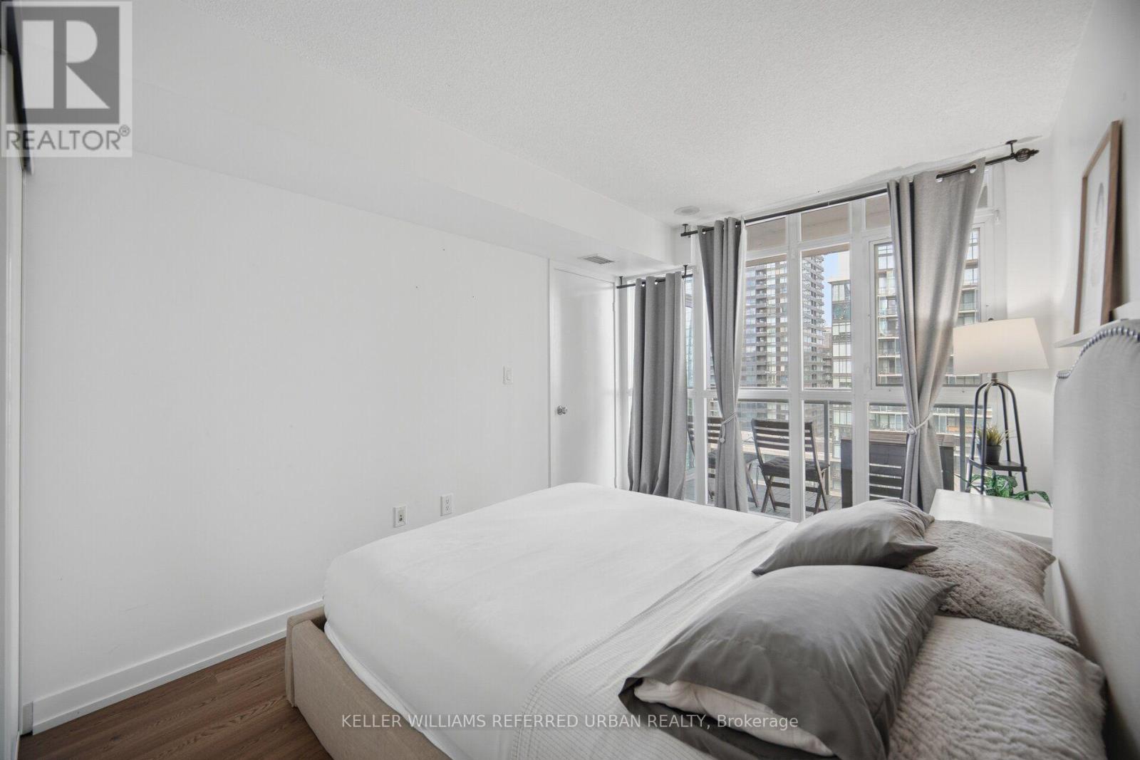 1707 - 10 Capreol Court, Toronto, Ontario  M5V 4B3 - Photo 12 - C13722130