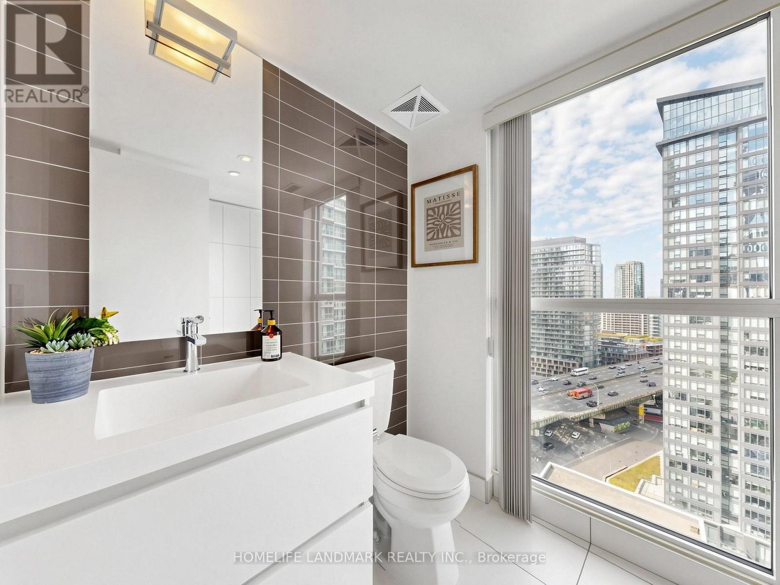 2215 - 75 Queens Wharf Road, Toronto, Ontario  M5V 0J8 - Photo 21 - C13722138