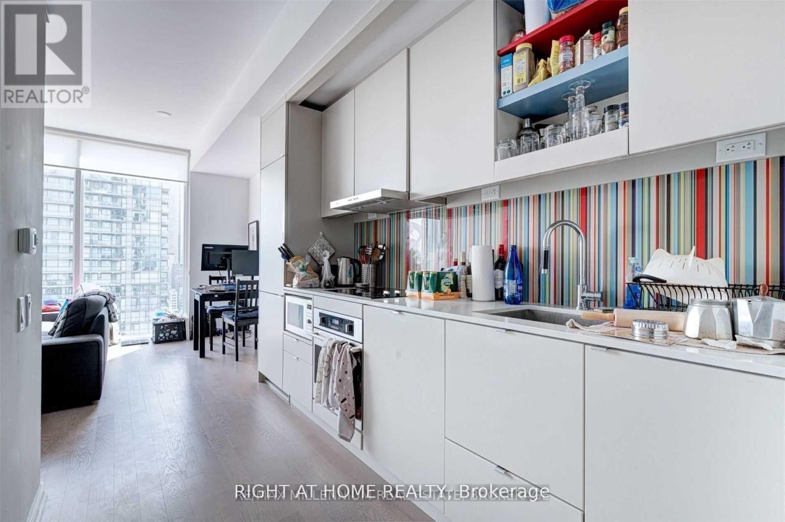 2705 - 101 Peter Street W, Toronto, Ontario  M5V 0G6 - Photo 8 - C13722370