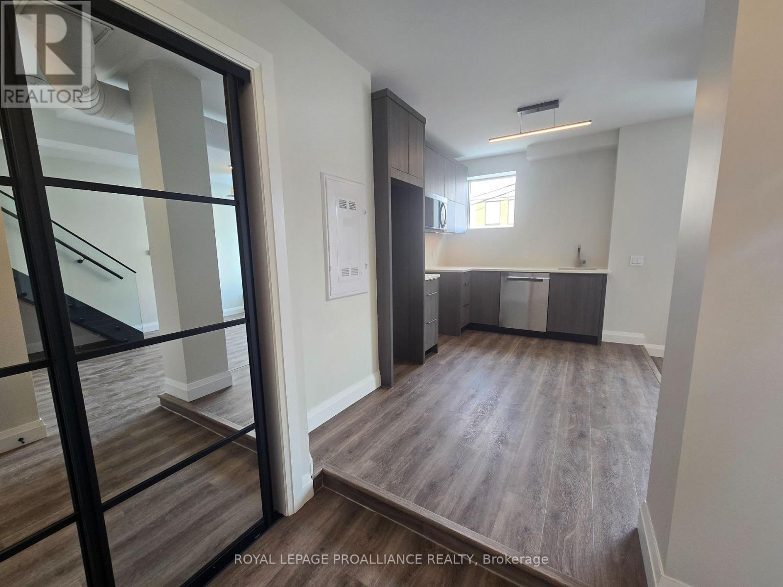 202 - 241 Front Street, Belleville, Ontario  K8N 2Z6 - Photo 4 - X13722210