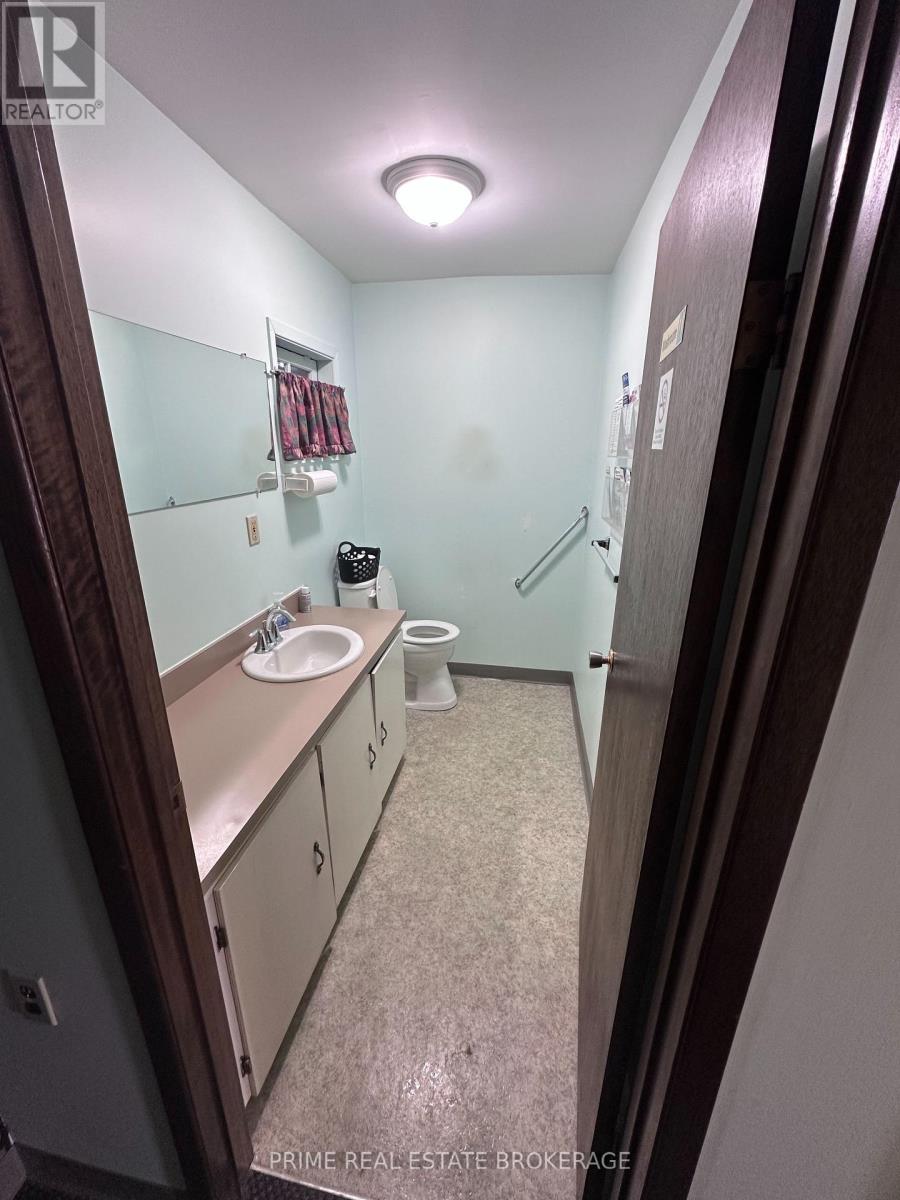 254 Main Street, Southwest Middlesex, Ontario N0L 1M0 - Photo 8 - X13722254