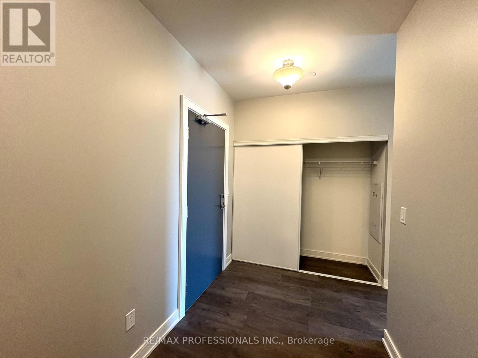 B1402 - 715 Davis Drive, Newmarket, Ontario  L3Y 2R2 - Photo 5 - N13679490