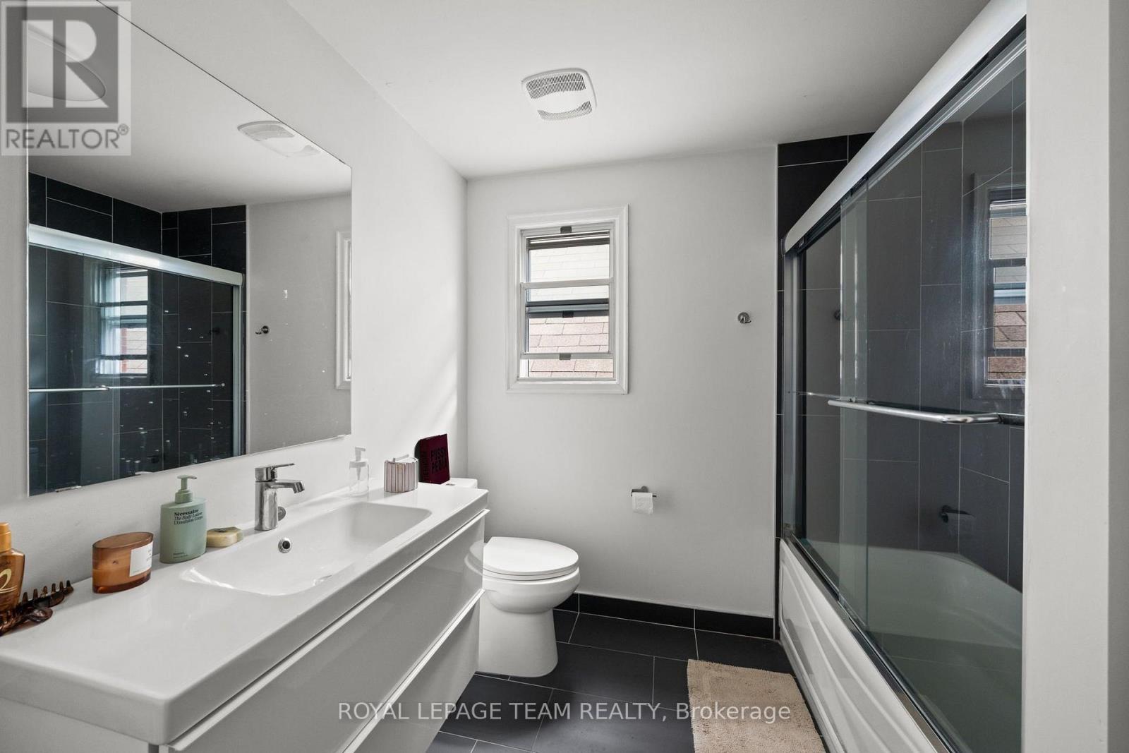 331 Flora Street, Ottawa, Ontario  K1R 5S1 - Photo 12 - X13722170