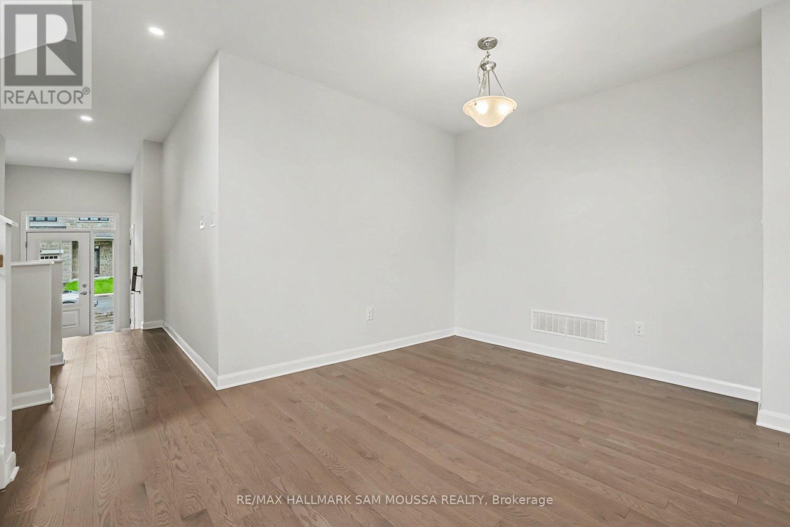 886 Eileen Vollick Crescent, Ottawa, Ontario K2W 0M8 - Photo 5 - X13722230