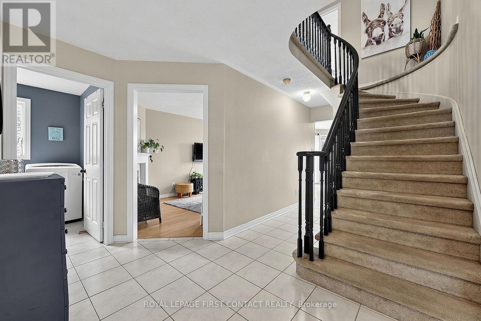 1 Brown Wood Drive, Barrie (Little Lake), Ontario  L4M 6N4 - Photo 6 - S13722228