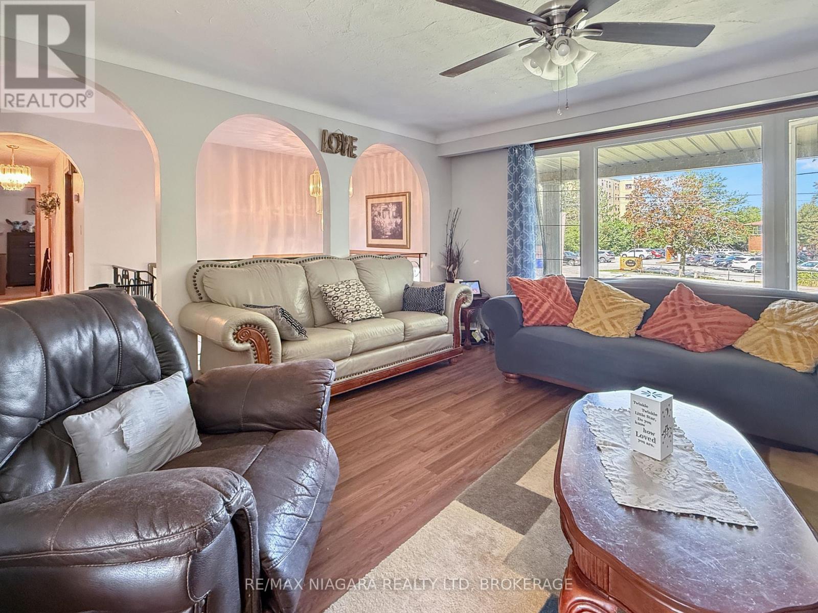 318 Albany Street, Fort Erie, Ontario L2A 1L9 - Photo 3 - X13722122