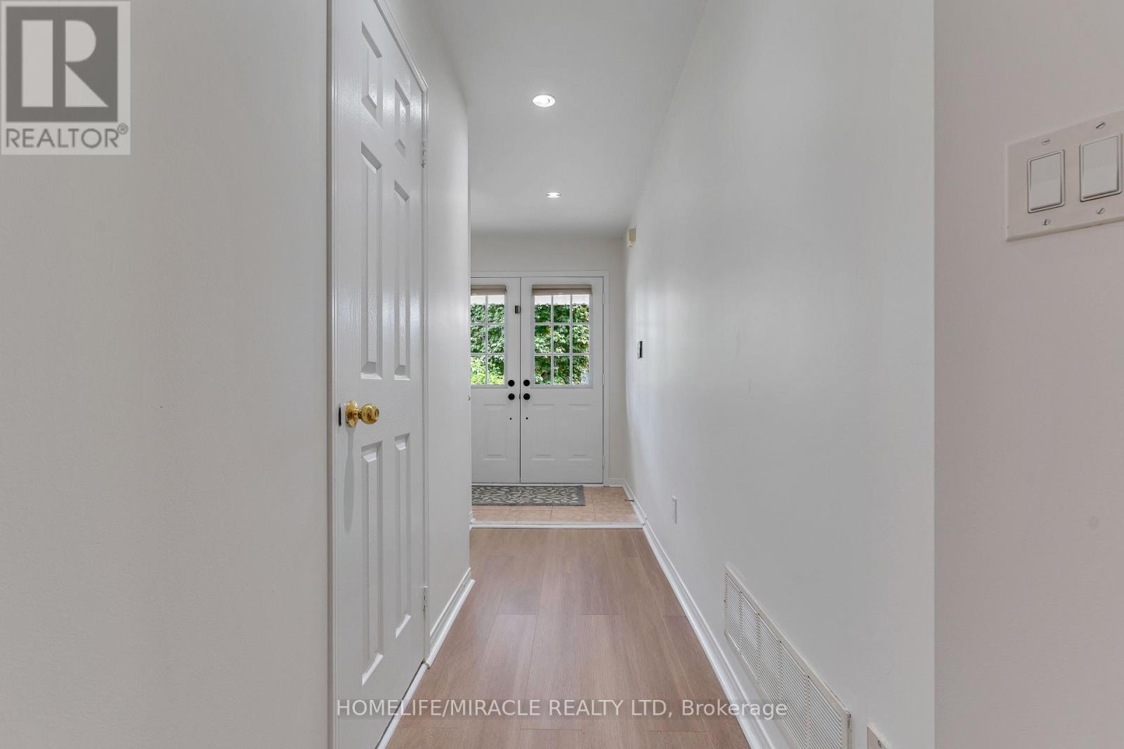 4191 Goldenrod Crescent, Mississauga, Ontario  L5V 3C2 - Photo 3 - W13722114
