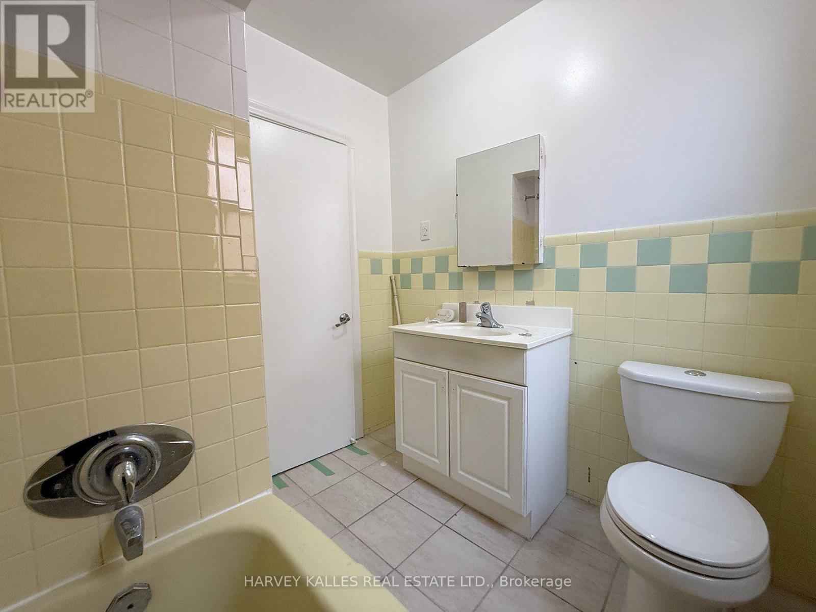 6 - 88 Trethewey Drive, Toronto, Ontario  M6M 4B4 - Photo 12 - W13722174