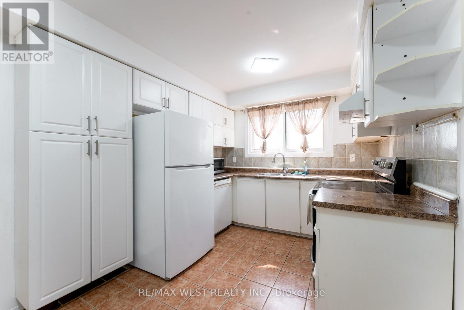 37 - 69 Maple Branch Path, Toronto, Ontario  M9P 3T4 - Photo 11 - W13722272