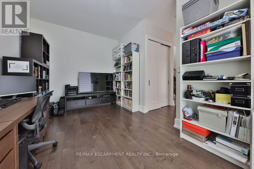 16 - 10 Maple Grove Drive, Oakville, Ontario  L6J 0E1 - Photo 3 - W13722284