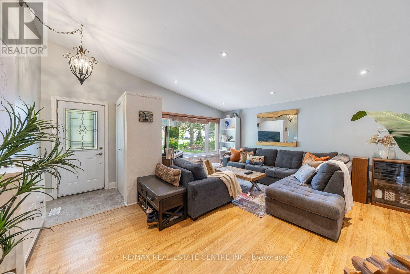 14 Lawrence Crescent, Brampton, Ontario  L6W 2P3 - Photo 6 - W13722338