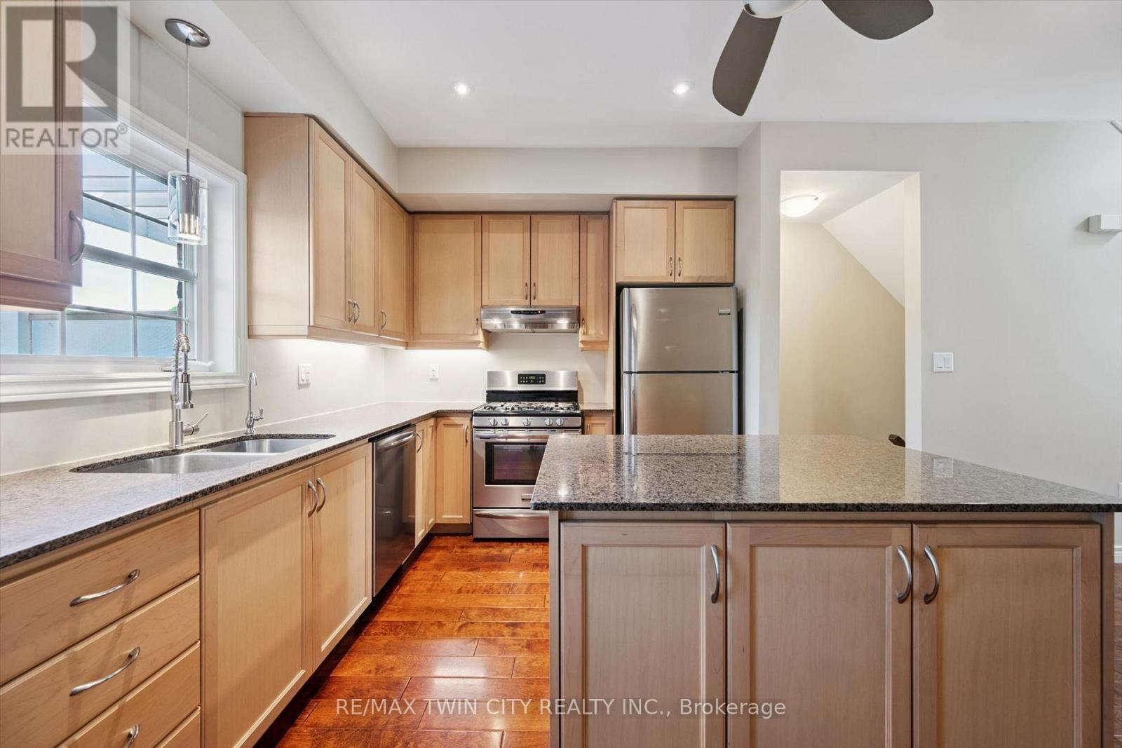 4 Cheltenham Mews, Kitchener, Ontario  N2H 0B2 - Photo 4 - X13722274