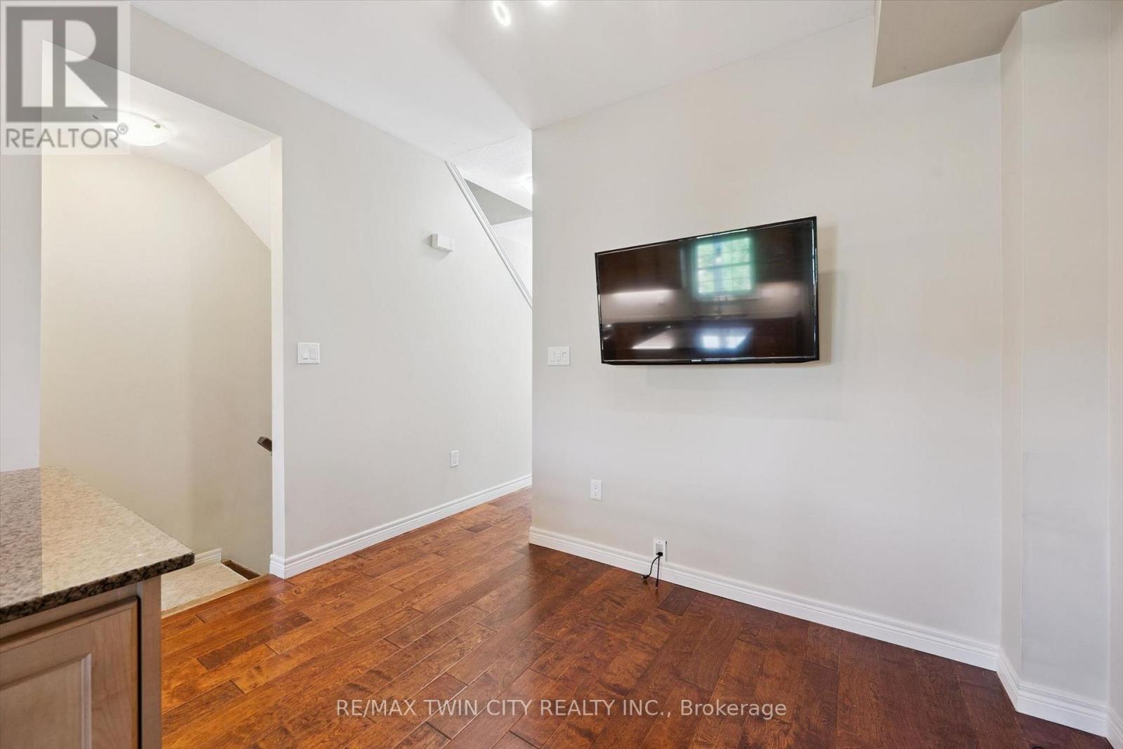 4 Cheltenham Mews, Kitchener, Ontario  N2H 0B2 - Photo 7 - X13722274